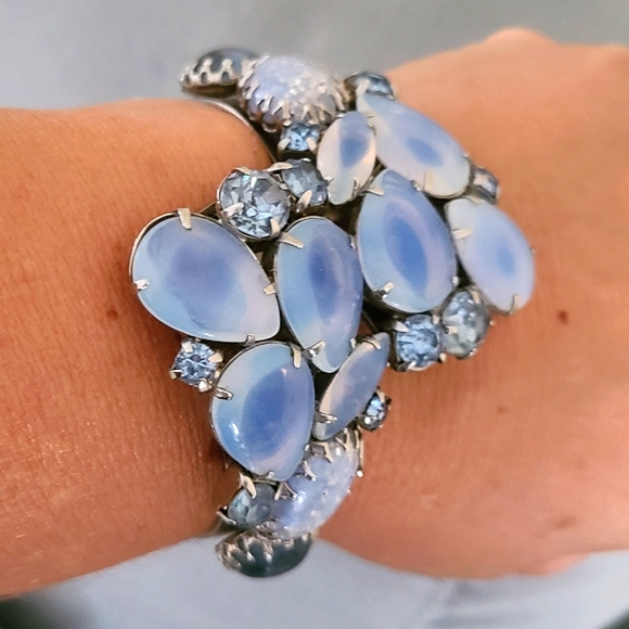 Catseye cuff bracelet - Picture 3 of 4